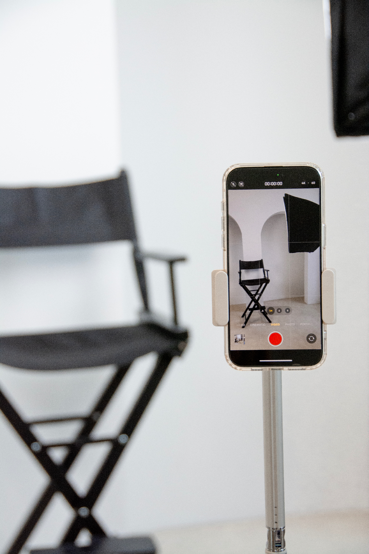 Phone rig capturing social media content